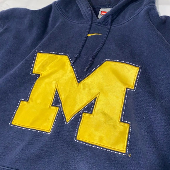 UMich Team Nike hoodie - Picture 2 of 7